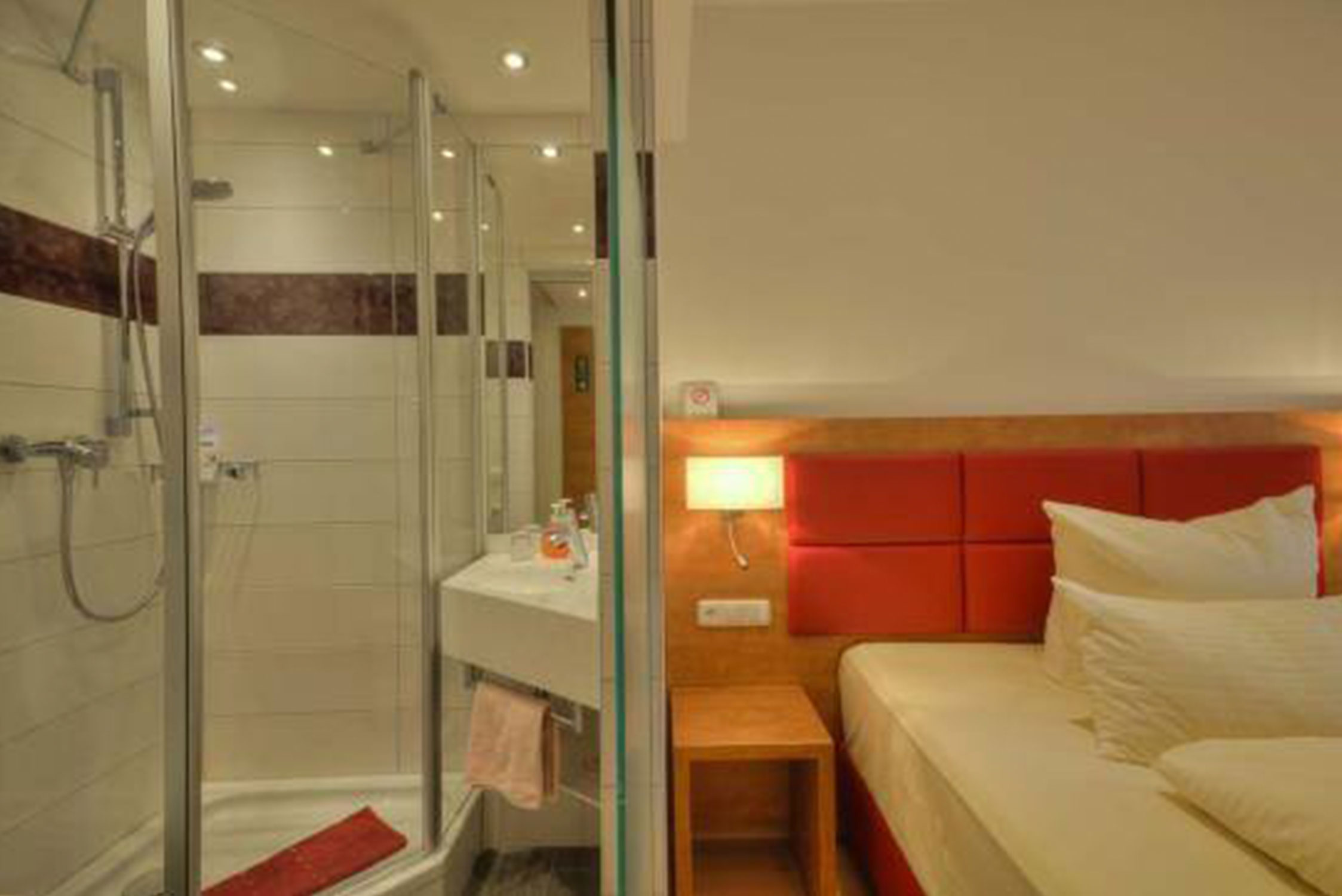 Hotel Condor Bathroom